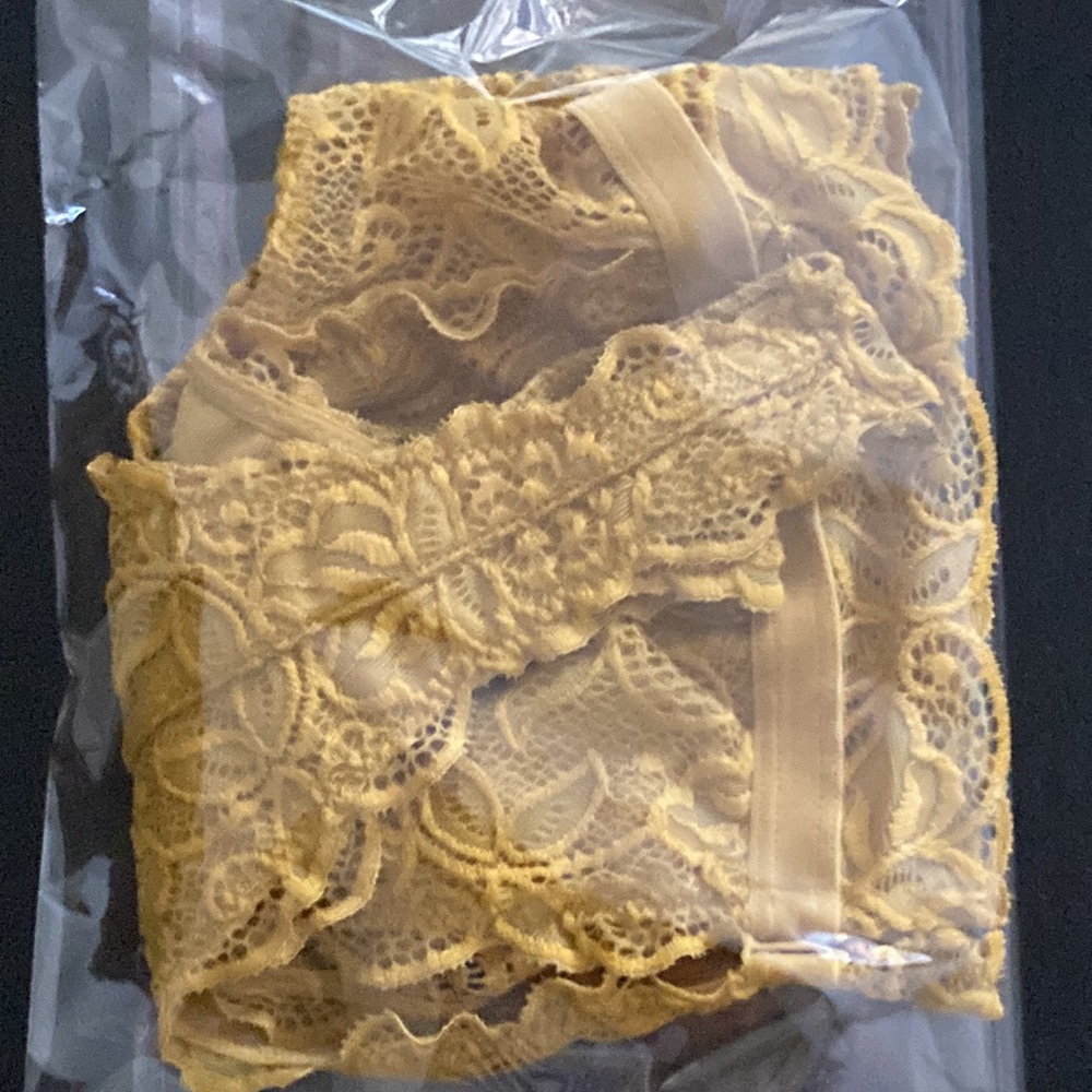 Anthropologie V-Neck Bralette in Mustard Yellow Size S Very Pretty Piece 💓